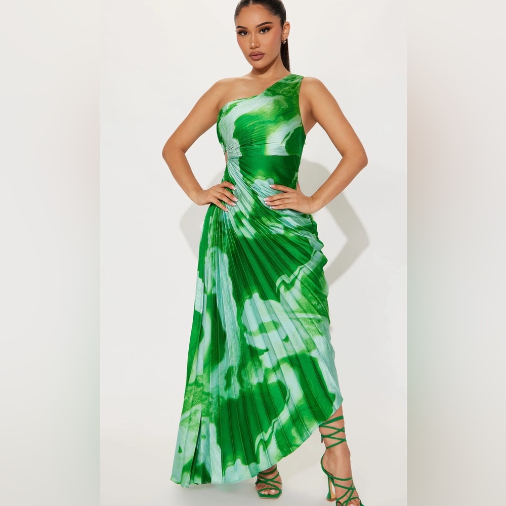 Pleated maxi dress